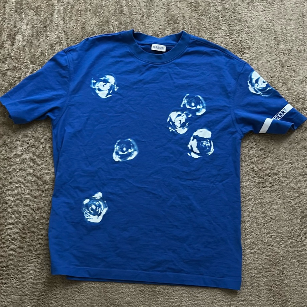 Burberry rose T-shirt